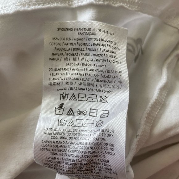 **Guess White Graphic Tee (Size XS)** - Picture 5 of 6